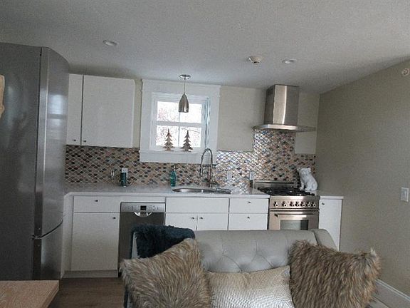 3rd image of 9 Conwell Street #4