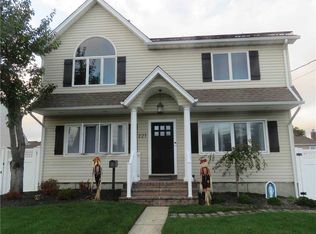 221 N Iowa Ave, Massapequa, NY 11758