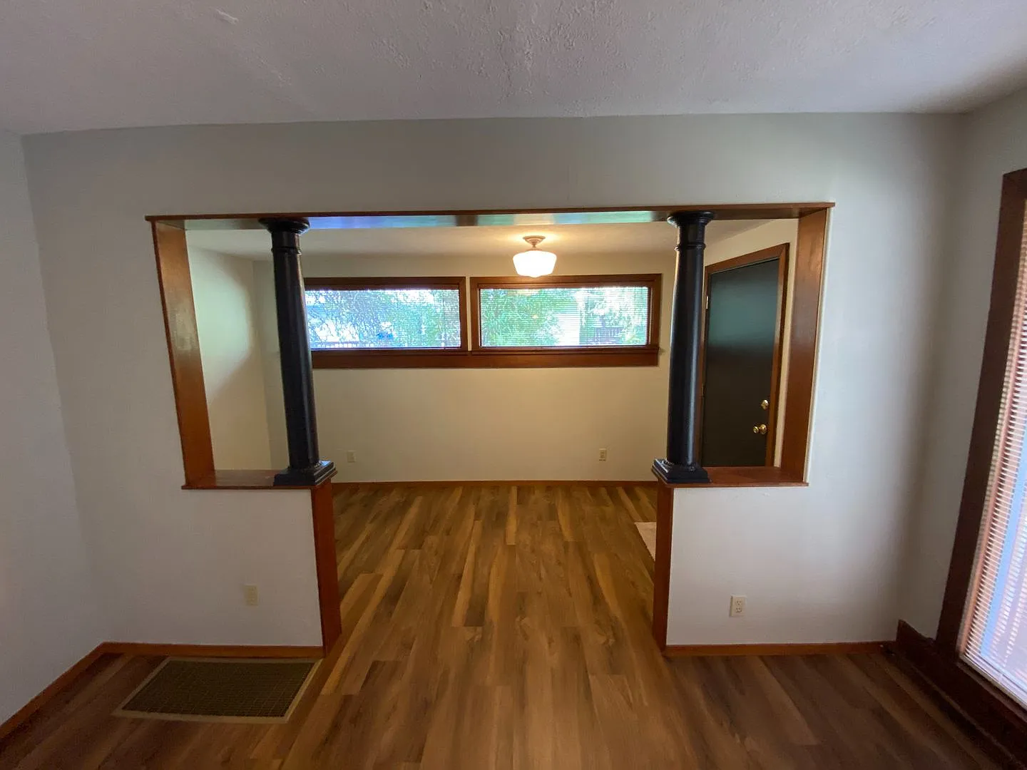 Beautifully Updated SW Portland Home in Excellent Location, Easy Access to I-5 and Barbur Blvd.! — Photo 4