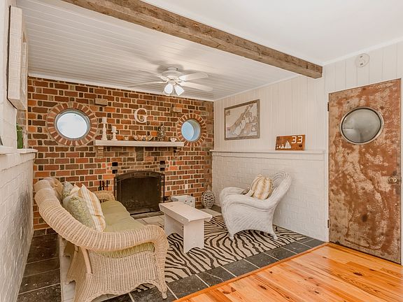 3rd image of 33 West Ln