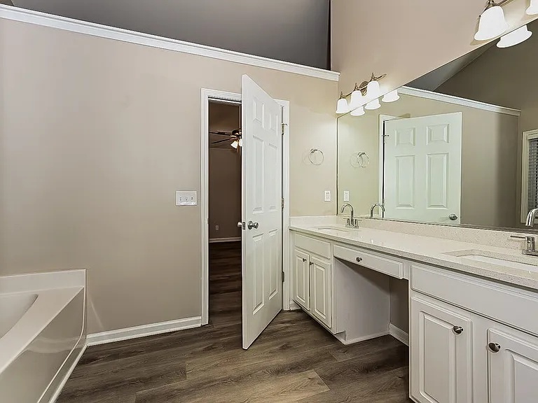421 Eglington Trl — Photo 12