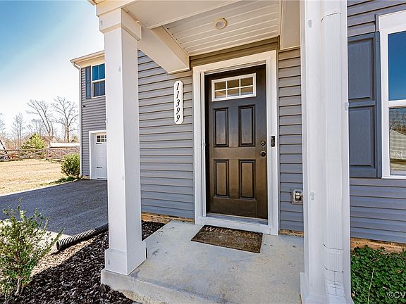 3rd image of 11399 Oakbow Ct