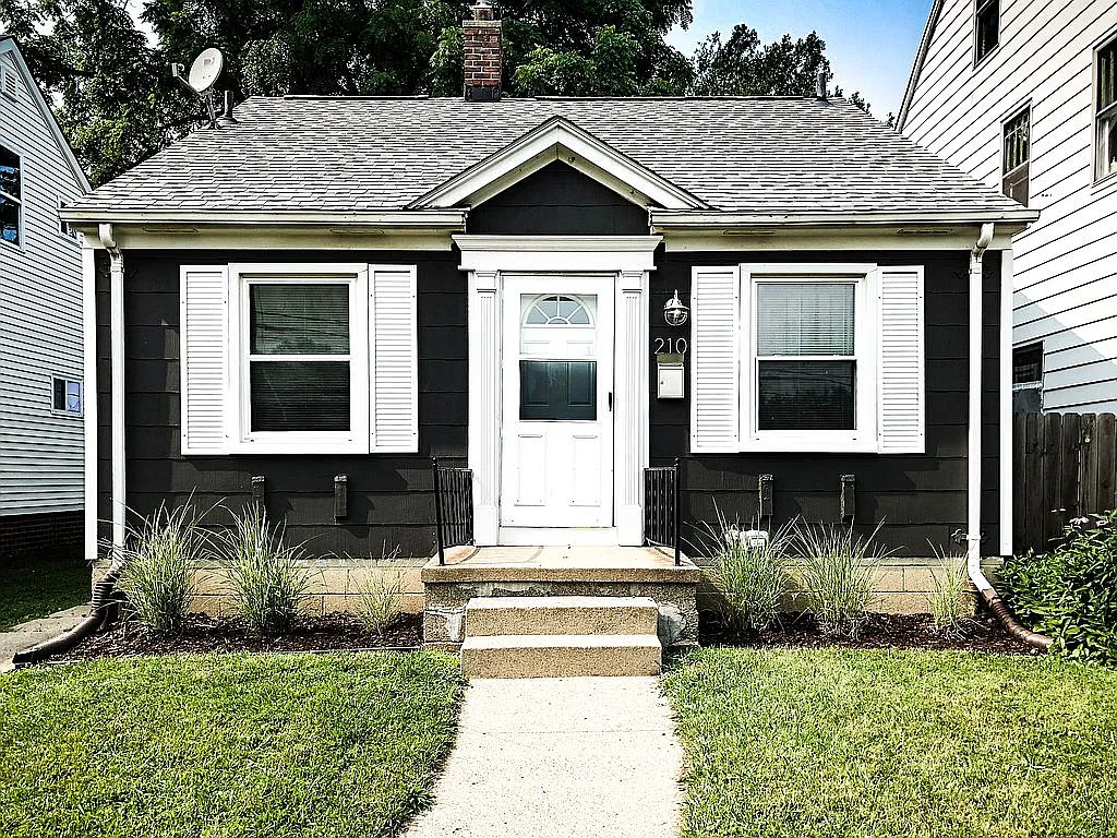 210 W Bennett Ave photo 1