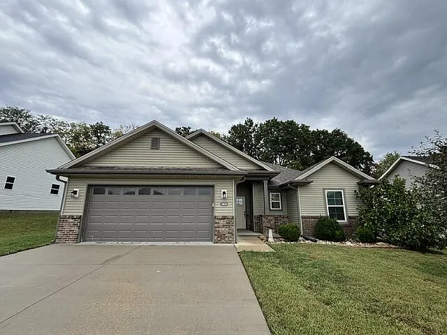 3 bed, 2.0 bath, 1600 sqft, $1,950 — Photo 1