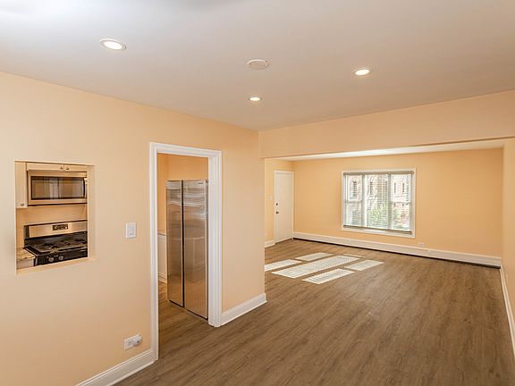 3rd image of 1557 Monroe Ave #1D