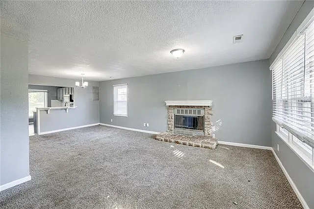 11000 N Kenwood Ave — Photo 3