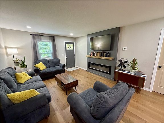 2nd image of 1120 Pacific Ave