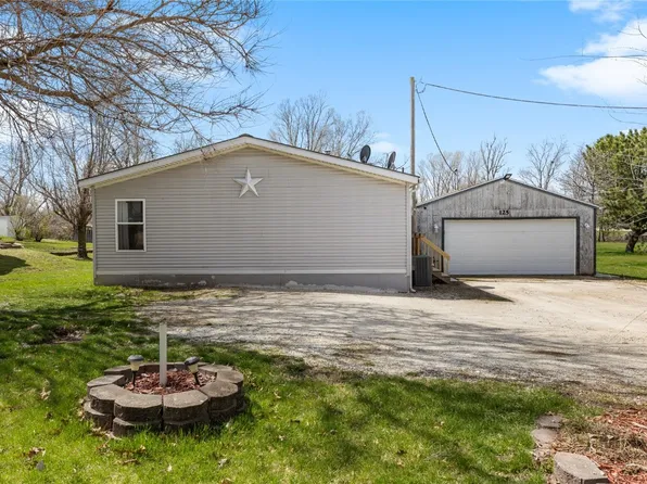 125 2nd St S, Walford, IA 52351