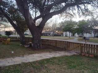 722 S Brazos St, Lockhart, TX 78644