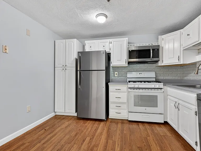 7 Karen Cir #2A — Photo 5