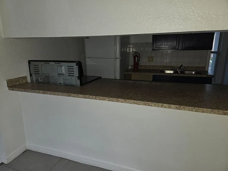 1033 W Sumner St — Photo 7