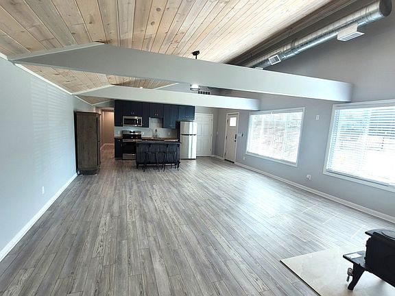 4th image of 1202 Lake Ct