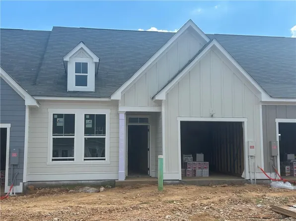 106 Harmony Cir, Cartersville, GA 30120