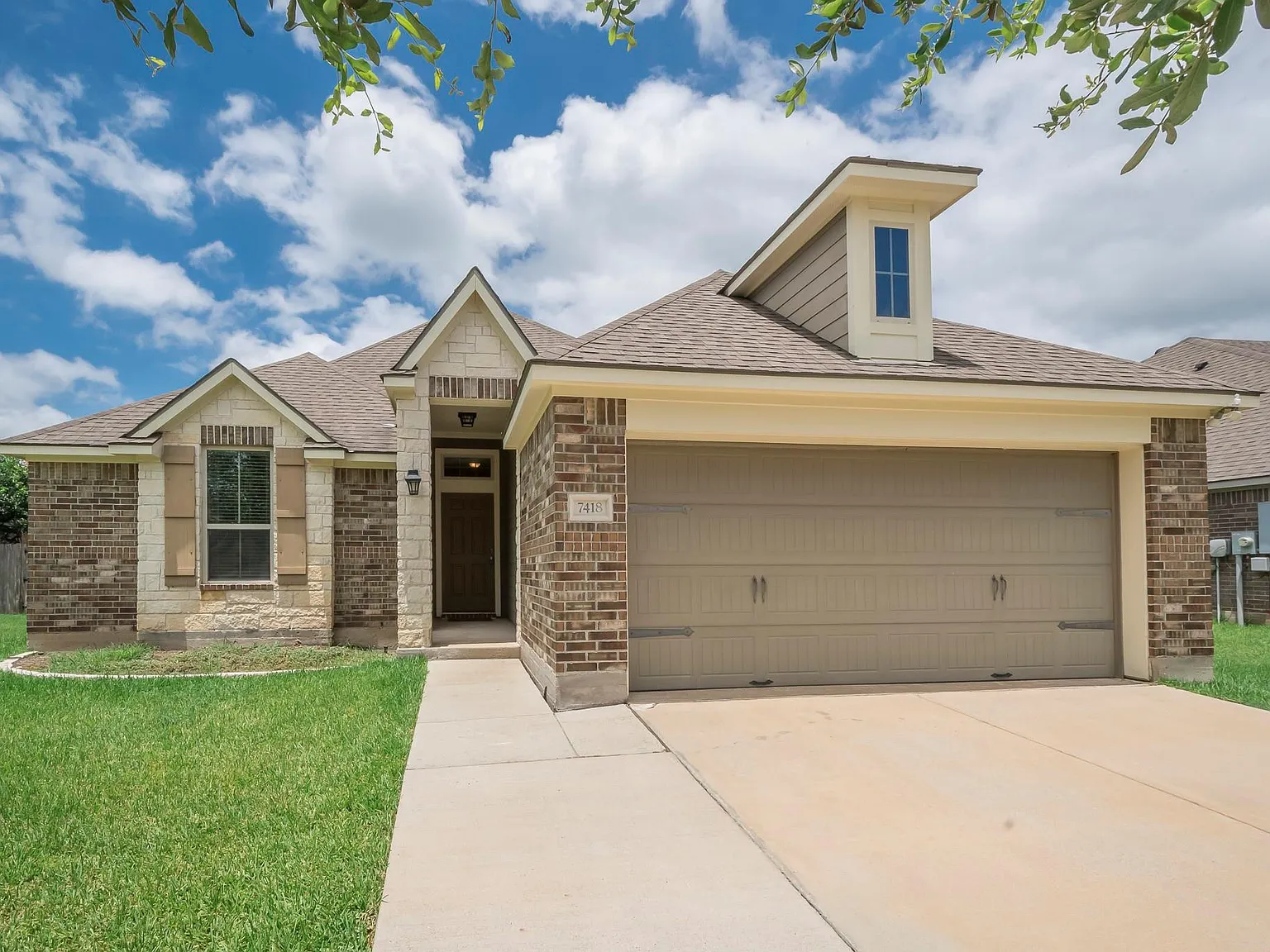 4 bed, 2.0 bath, 1755 sqft, $1,975 — Photo 1