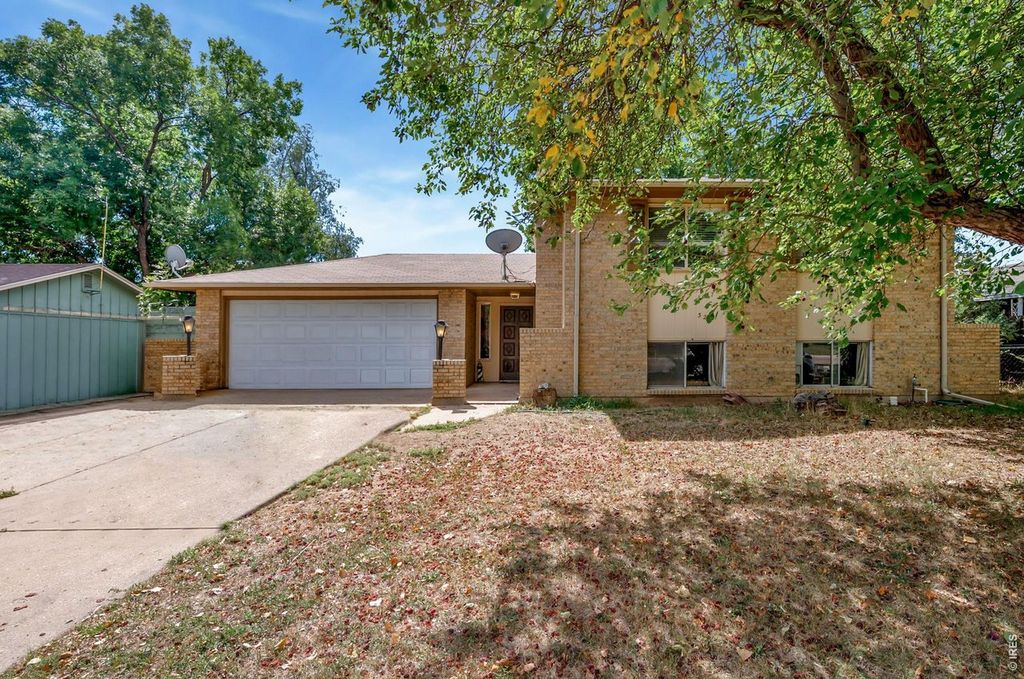 325 E Swallow Rd