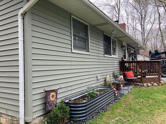 3rd image of 13 Pine Tree Rd