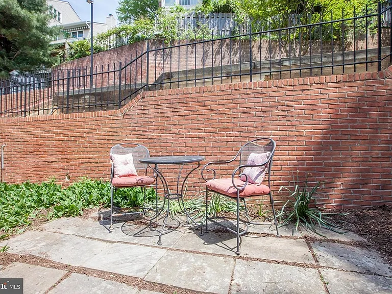 4615 Macarthur Blvd NW — Photo 17