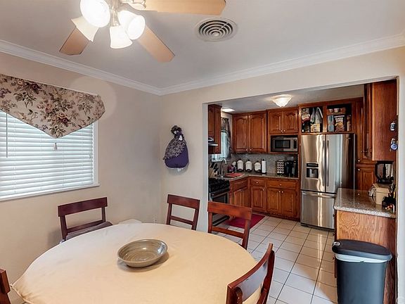 4th image of 11555 Davenrich St