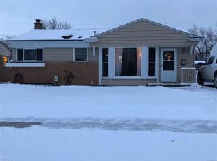 21430 Tanglewood St, Saint Clair Shores, MI 48082
