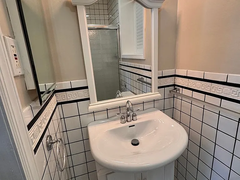 931 Ashley Ave — Photo 14
