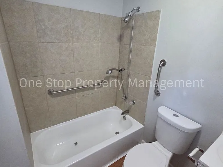 7111 Brooklyn Ave — Photo 24