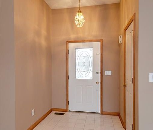 4th image of 570 Armand Dr
