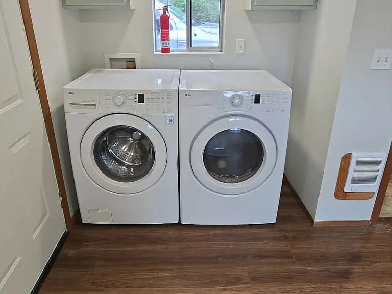 20 NE Saber Dr — Photo 2