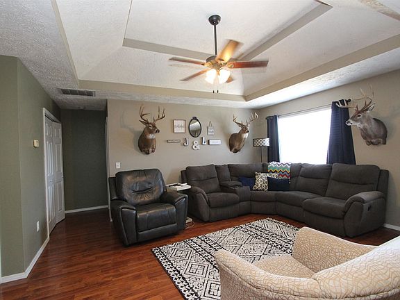 3rd image of 210 Justin St