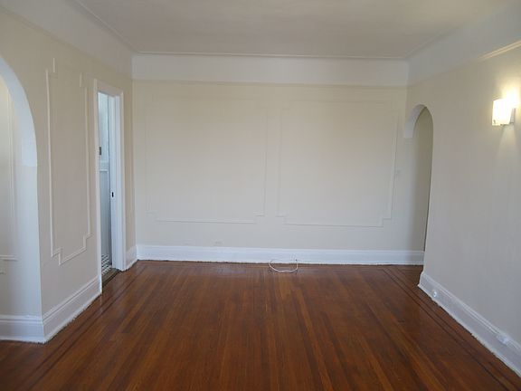 5th image of 3216 Crescent St APT D2