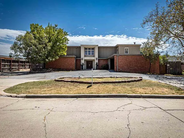 5008 SW Country Club Dr, Lawton, OK 73505