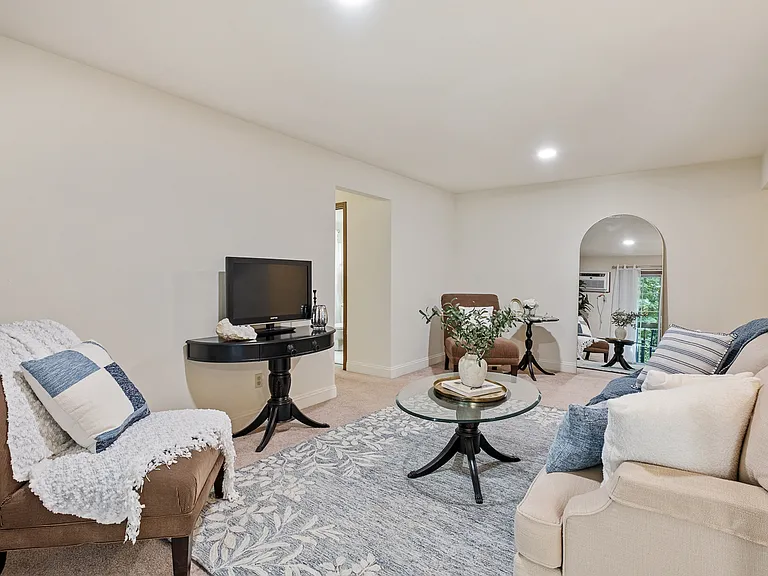 York Creek Apartments — Photo 13
