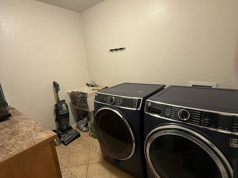 143 Lyle Curtis Cir — Photo 10