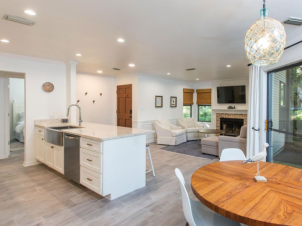 1st image of 413 N Harbour Oaks Dr #413
