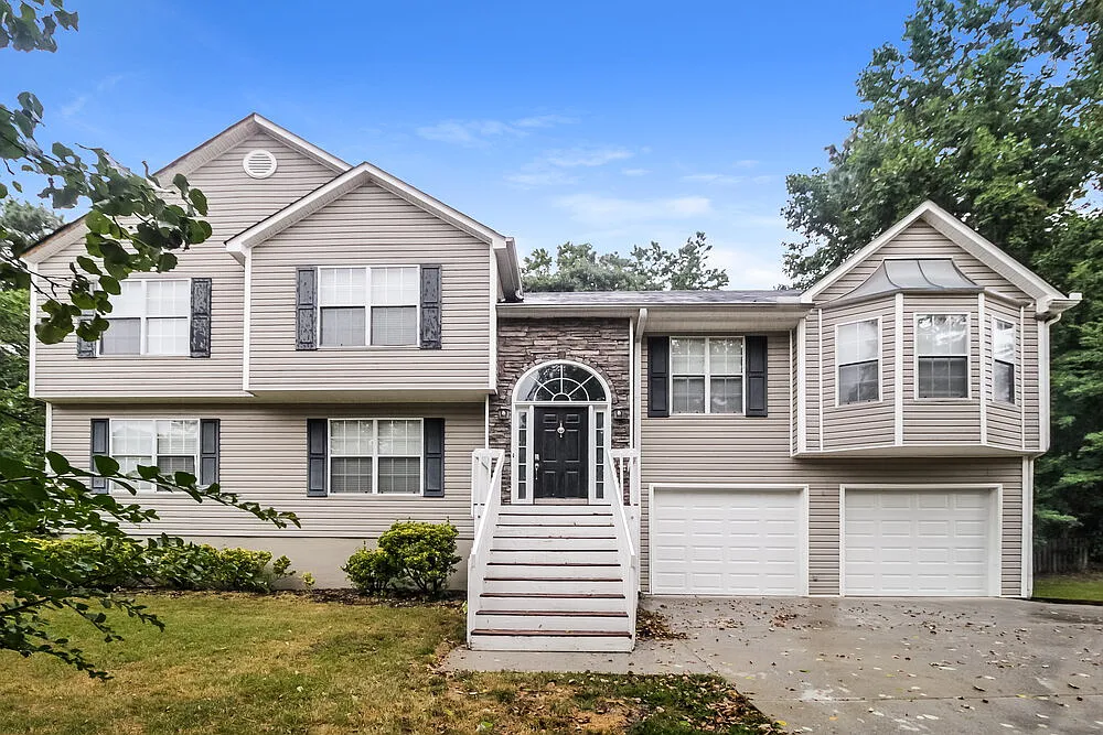 5 bed, 3.0 bath, 2225 sqft, $2,230 — Photo 1