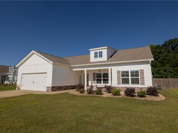 16 Belmont Dr, Fort Mitchell, AL 36856