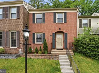 5404 Charleston Woods Dr, Fairfax, VA 22032