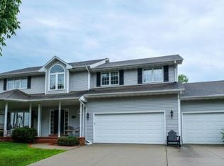 8160 Hardwicke Dr, Johnston, IA 50131
