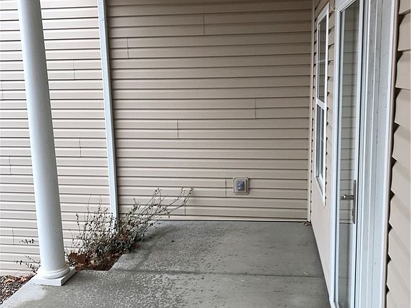 4th image of 203 Edwards Dr