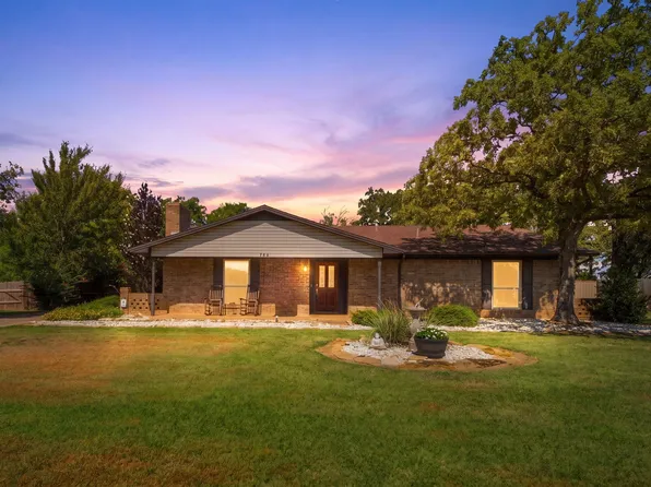 706 Squires Ln, Aubrey, TX 76227