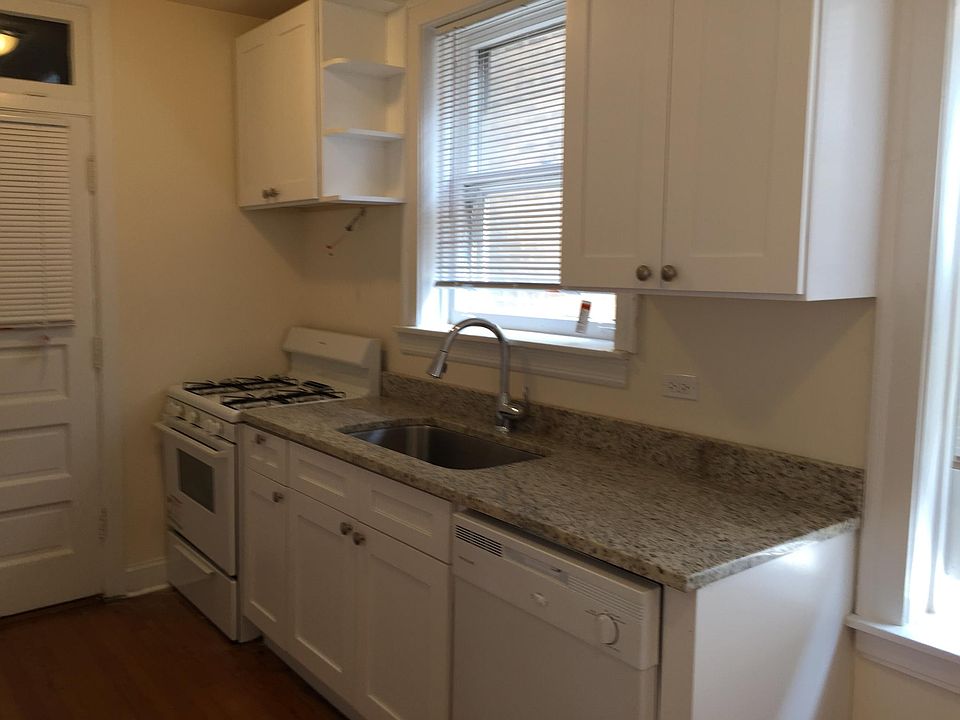 1st image of 2049 W Berwyn Ave APT 3A