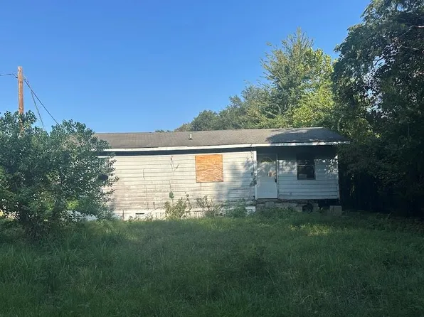 105 Lodge St, Ore City, TX 75683