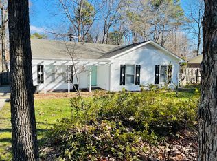 2207 Bracyridge Rd, Greensboro, NC 27407