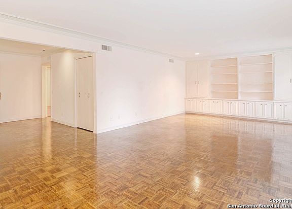 3rd image of 8033 N New Braunfels Ave #201