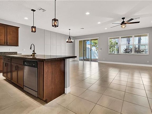 4th image of 94 Palm Ln