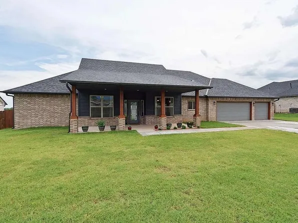 7622 NE Highland Hills Dr, Elgin, OK 73538