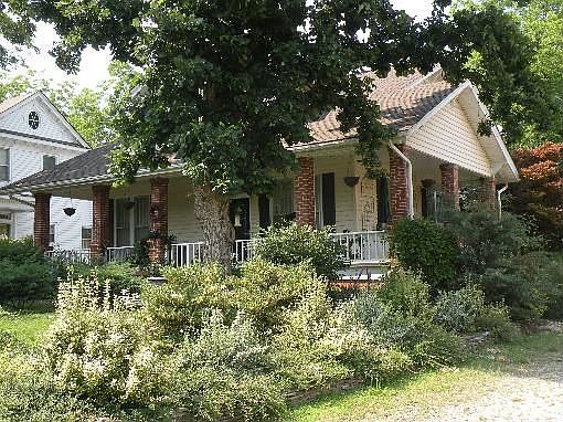 2nd image of 229 Franklin St