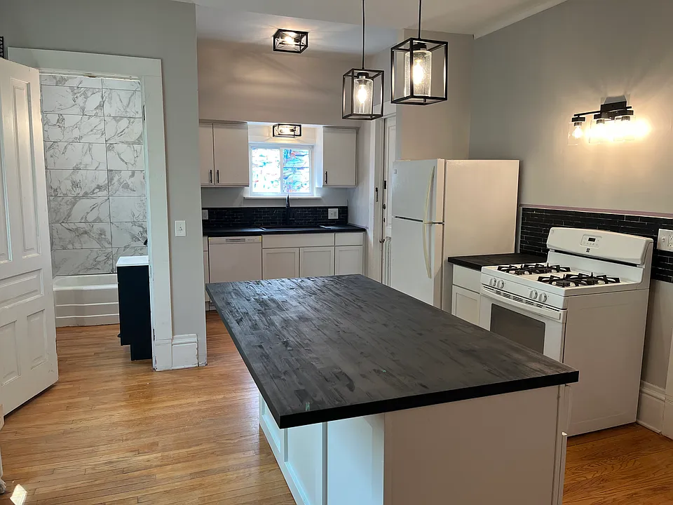519 Coit Ave NE #1