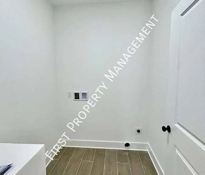 107 Douglas Dr — Photo 16