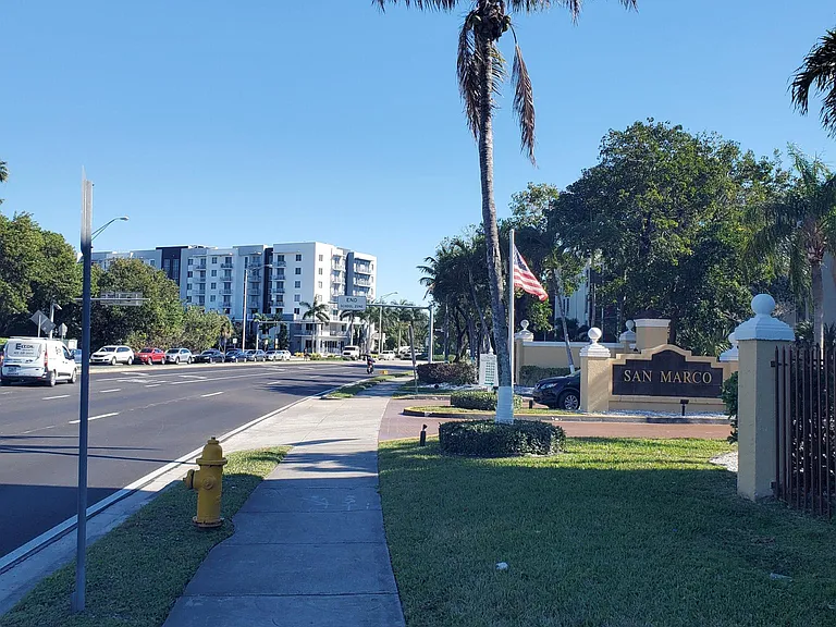 8850 Fontainebleau Blvd #103 — Photo 32