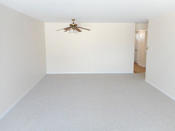 3rd image of 4572 N Milwaukee Ave APT 2H